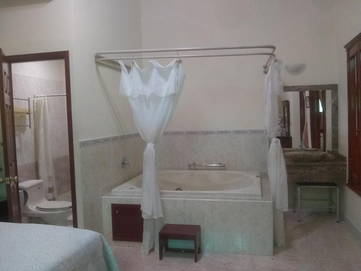 Hotel Casona Misiones Керетаро Экстерьер фото