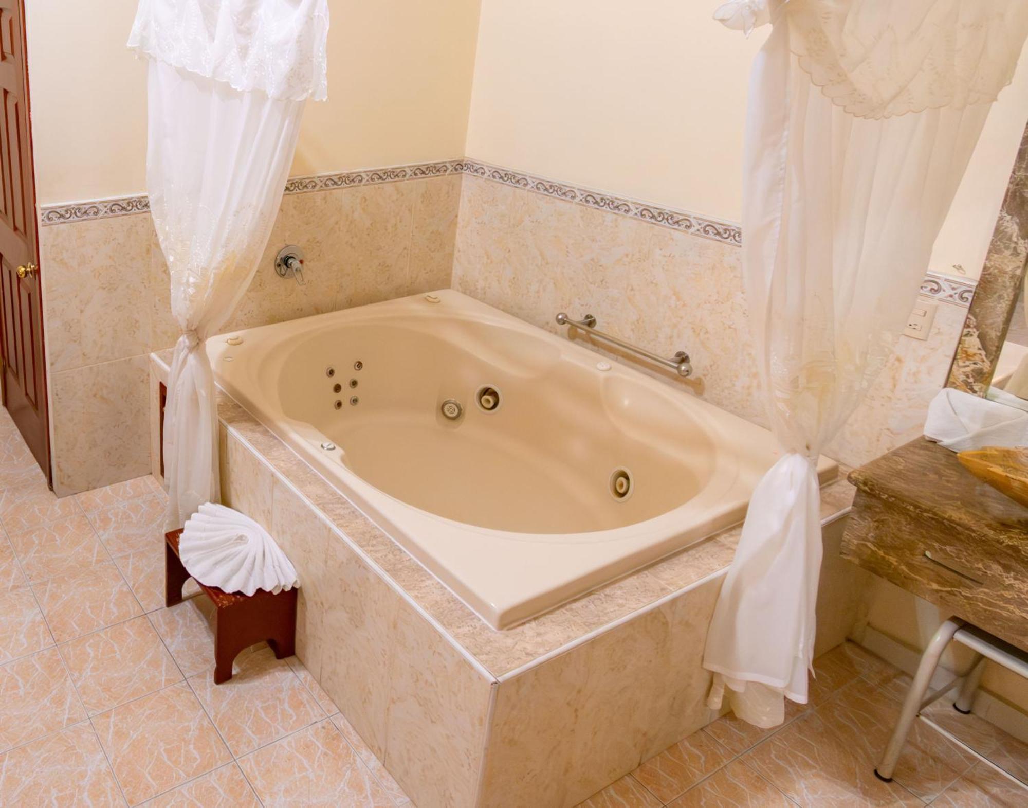 Hotel Casona Misiones Керетаро Экстерьер фото
