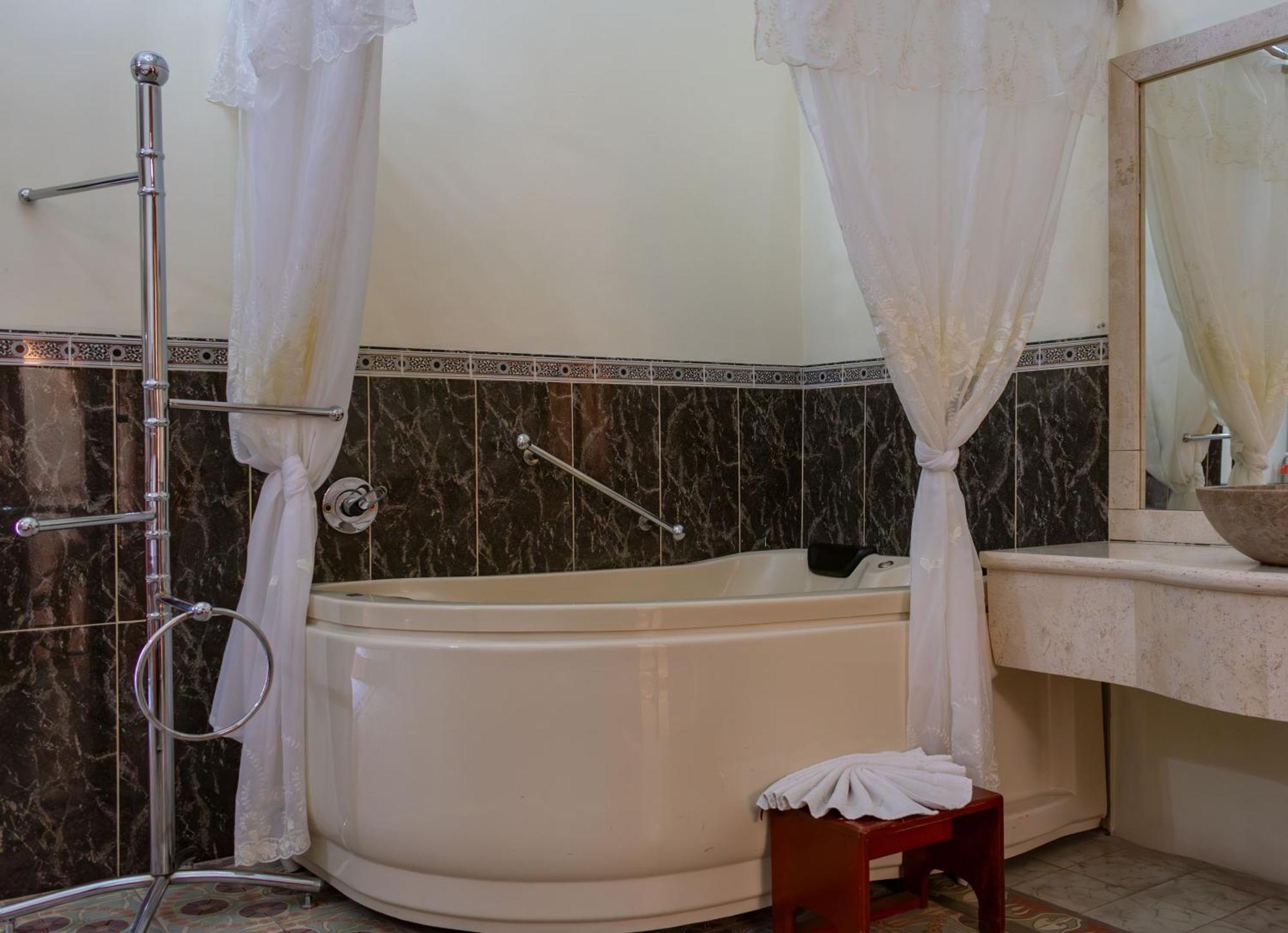 Hotel Casona Misiones Керетаро Экстерьер фото